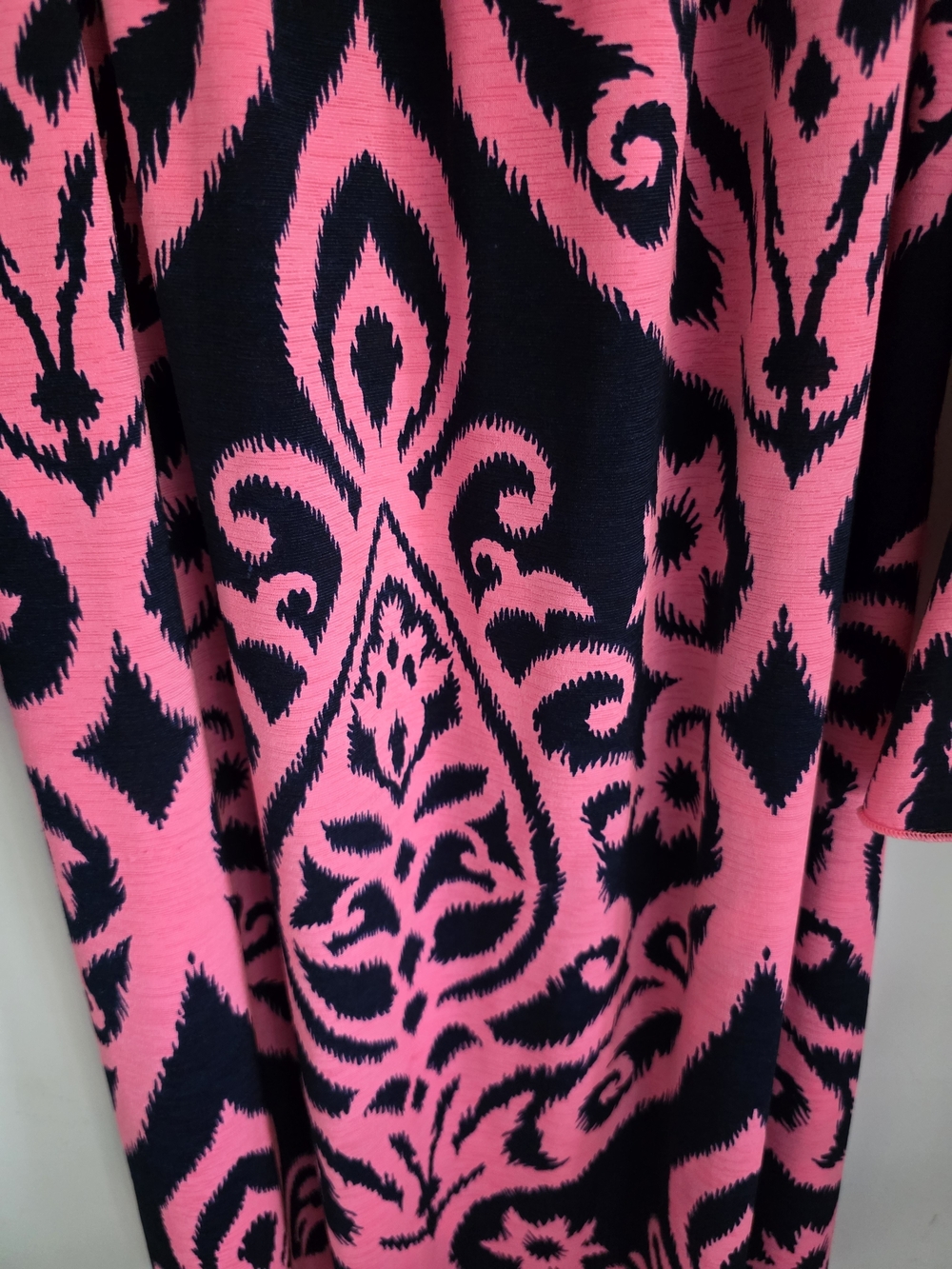 Long-Sleeve Bell Sleeve Dress in Neon Pink and Navy Xxl - Picture 2 of 5